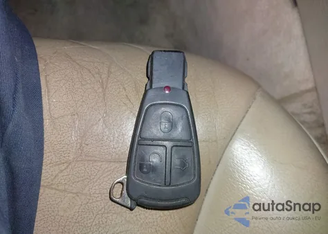 1998 Mercedes-Benz E 320 Awd z USA, uszkodzony, nr VIN WDBJF82F5WX008757